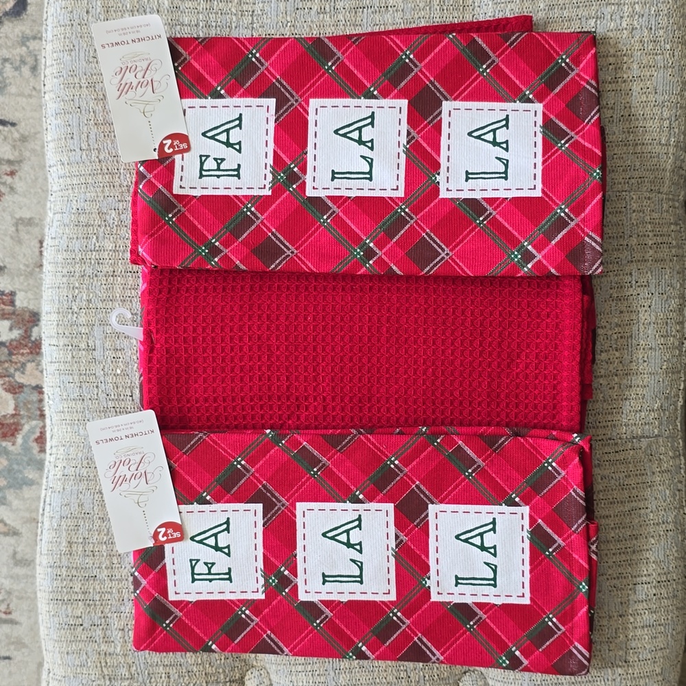 BUNDLE OF 6 TOWELS: NORTH POLE TRADING CO. RED HOLIDAY CHRISTMAS KITCHEN TOWELS